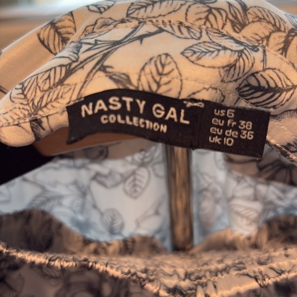 Nasty Gal, black and white floral pajama set, Size 6 - Picture 3 of 5
